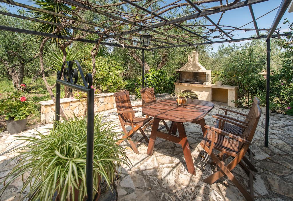 Physis Studios Vasilikos  Ruang foto